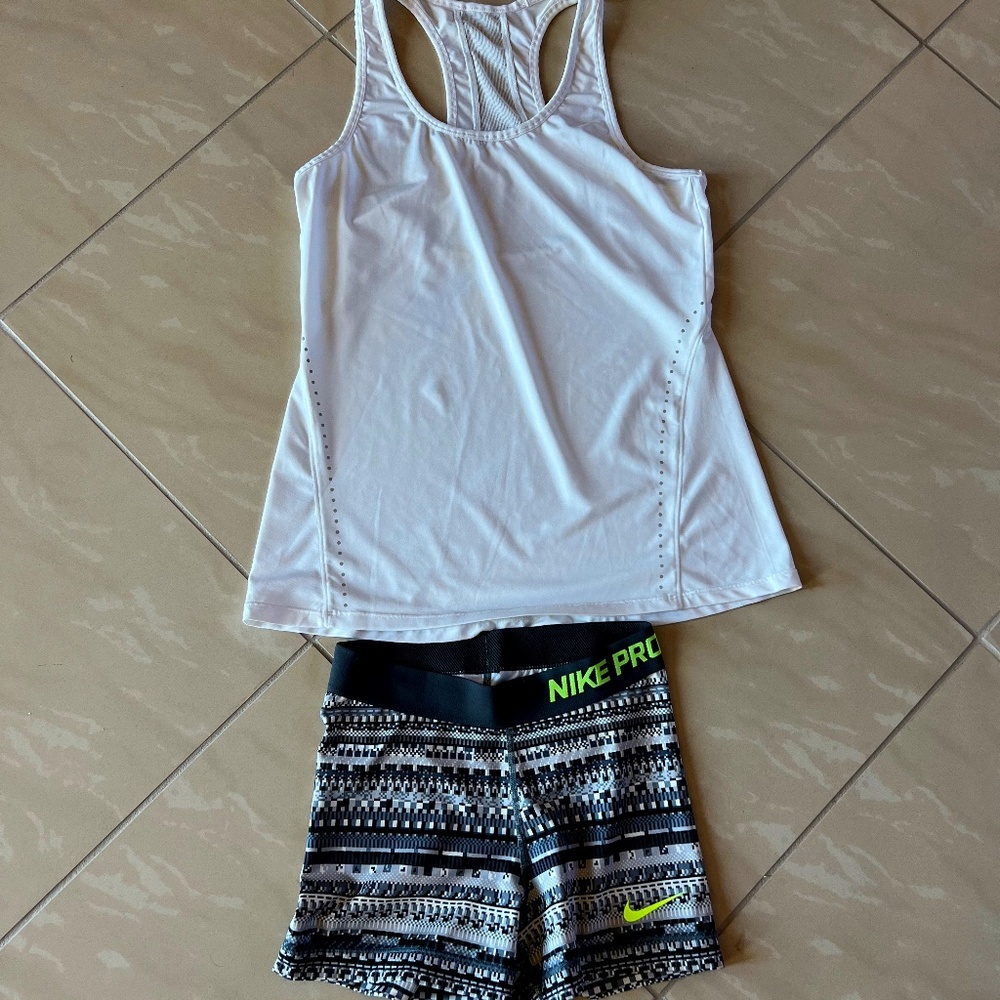 #2168 NIKE PRO SHORTS WITH TANK TOP SET SIZE SMALL